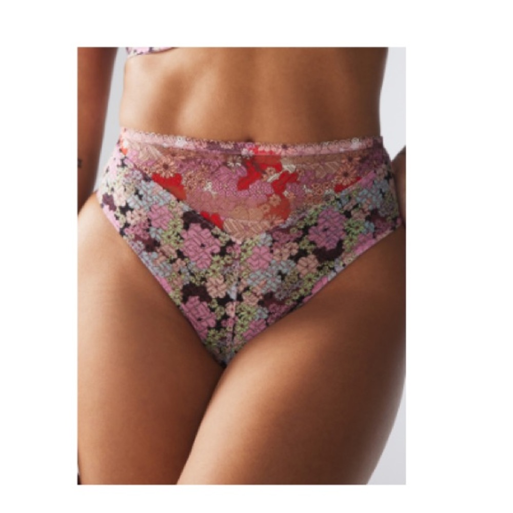 NWT Savage X Fenty Penthouse Sweet Lace High-Waist Thong Panty